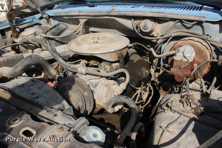 image for item DA4264 1981 Ford F250 flatbed pickup truck