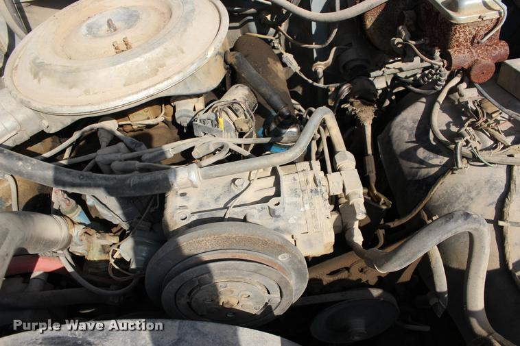 image for item DA4264 1981 Ford F250 flatbed pickup truck