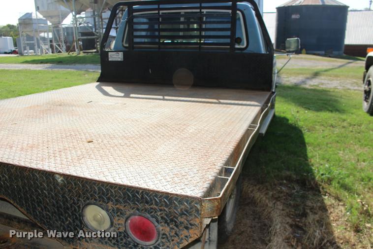 image for item DA4264 1981 Ford F250 flatbed pickup truck