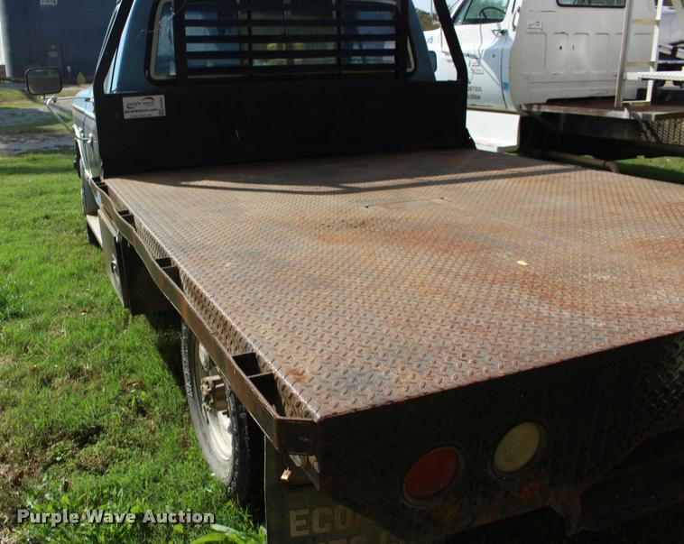 image for item DA4264 1981 Ford F250 flatbed pickup truck