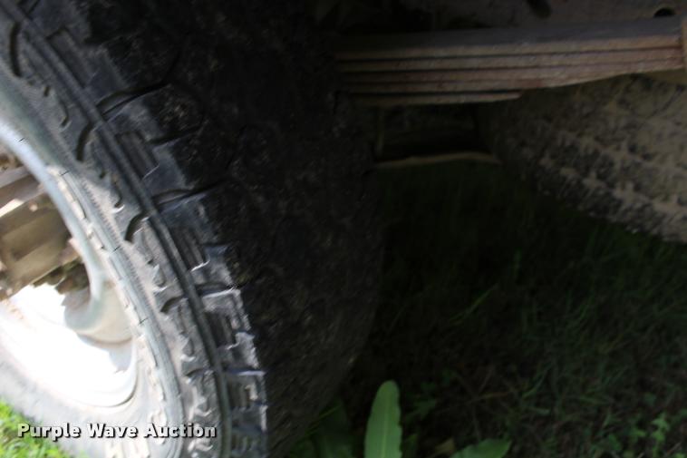 image for item DA4264 1981 Ford F250 flatbed pickup truck