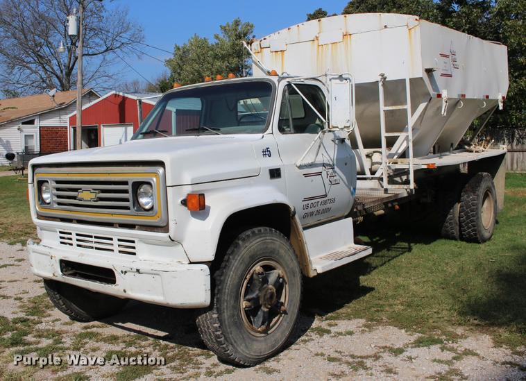 image for item DA4265 1987 Chevrolet C7500 tender truck