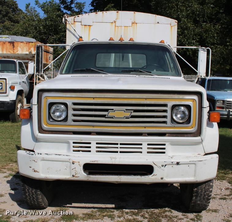image for item DA4265 1987 Chevrolet C7500 tender truck