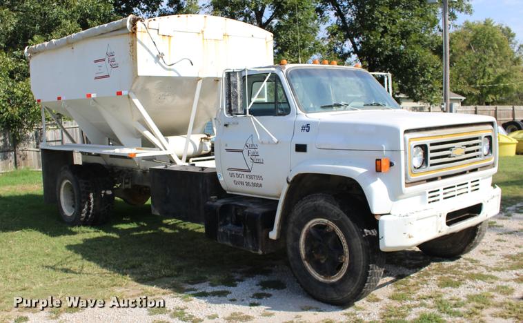 image for item DA4265 1987 Chevrolet C7500 tender truck