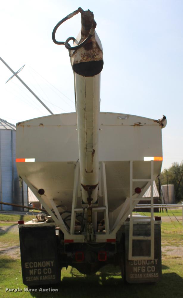 image for item DA4265 1987 Chevrolet C7500 tender truck