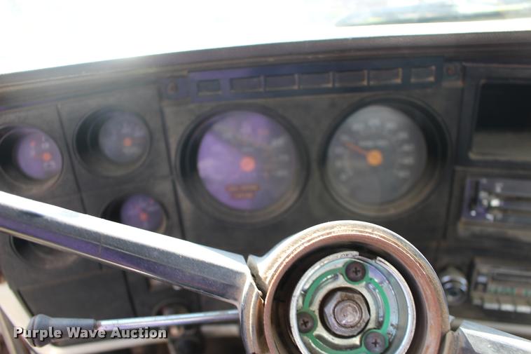 image for item DA4265 1987 Chevrolet C7500 tender truck