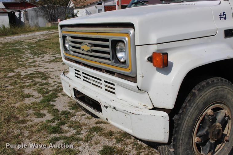 image for item DA4265 1987 Chevrolet C7500 tender truck