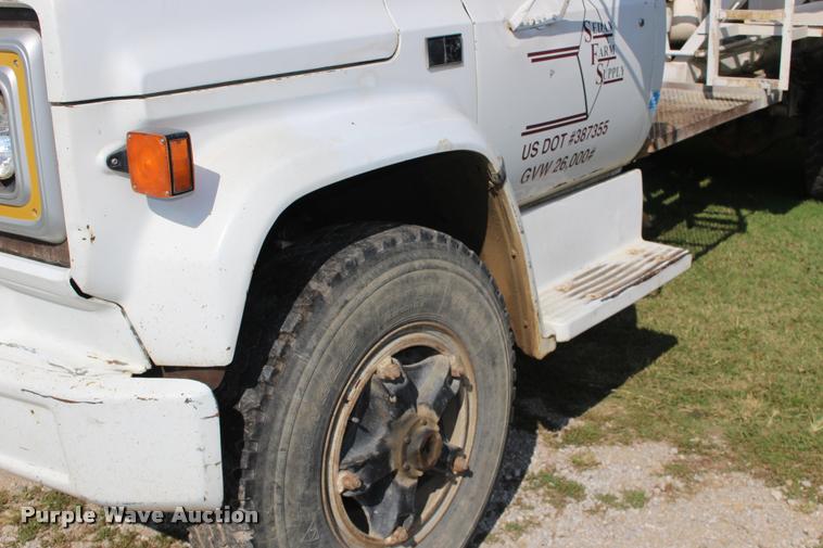 image for item DA4265 1987 Chevrolet C7500 tender truck