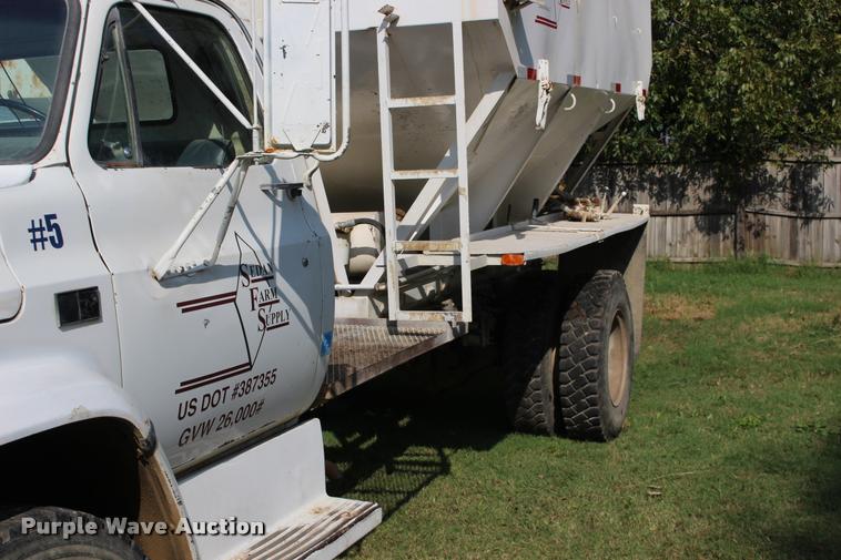 image for item DA4265 1987 Chevrolet C7500 tender truck