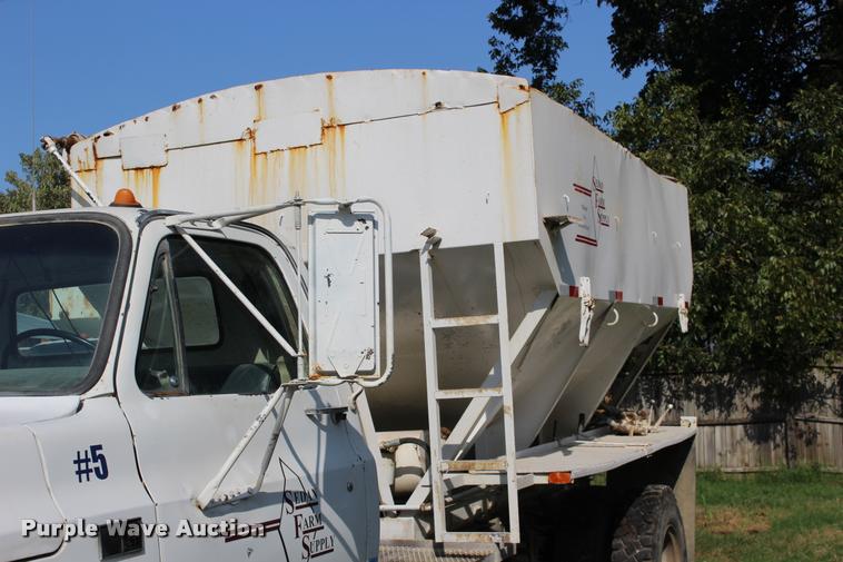 image for item DA4265 1987 Chevrolet C7500 tender truck