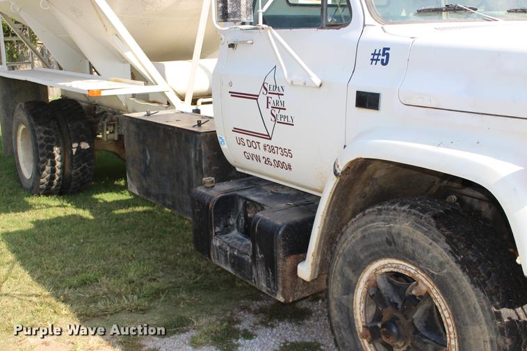 image for item DA4265 1987 Chevrolet C7500 tender truck