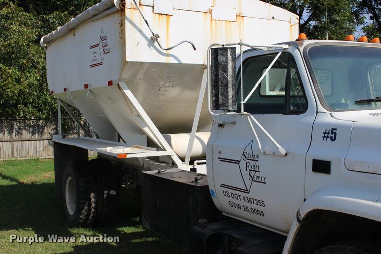 image for item DA4265 1987 Chevrolet C7500 tender truck