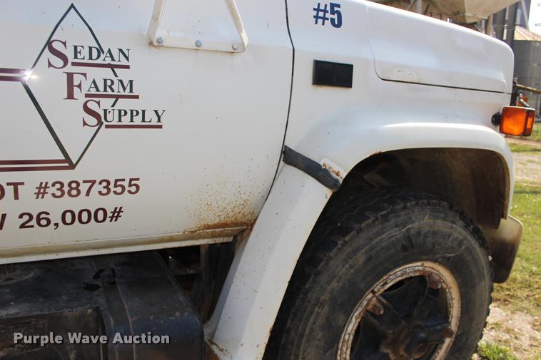 image for item DA4265 1987 Chevrolet C7500 tender truck