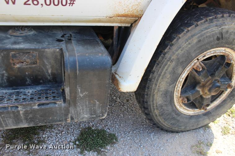 image for item DA4265 1987 Chevrolet C7500 tender truck