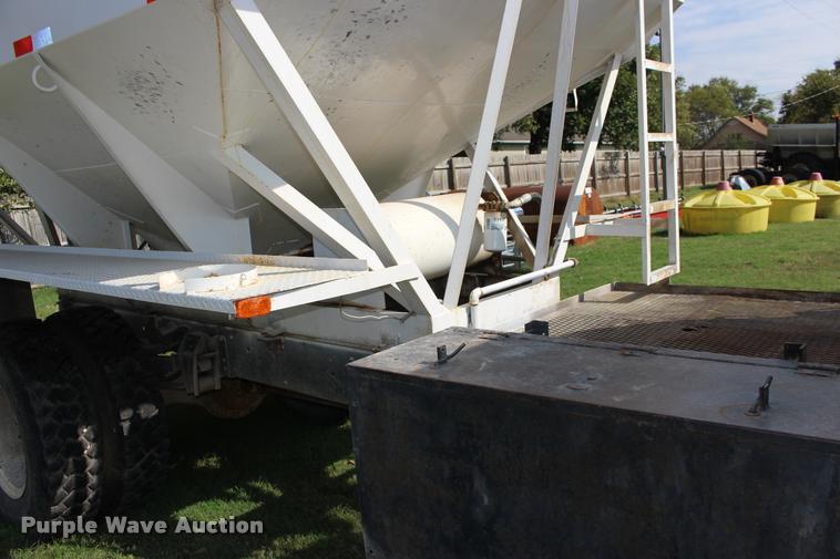 image for item DA4265 1987 Chevrolet C7500 tender truck