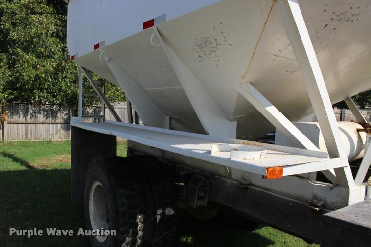 image for item DA4265 1987 Chevrolet C7500 tender truck