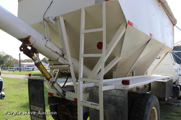 image for item DA4265 1987 Chevrolet C7500 tender truck