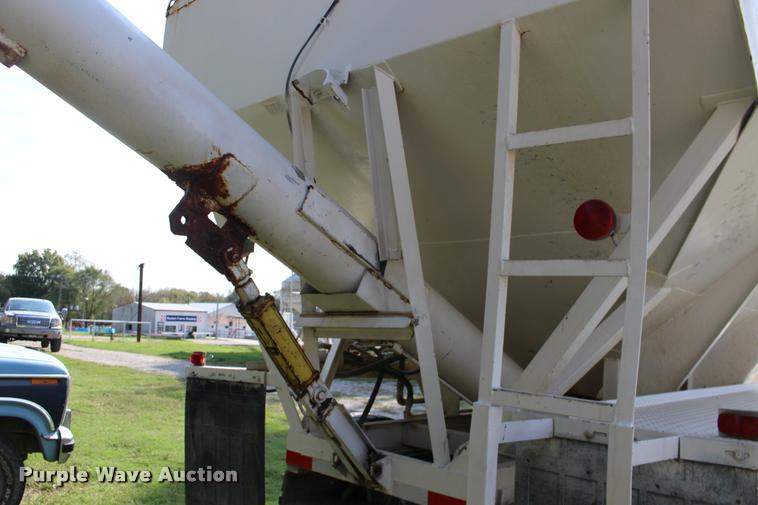 image for item DA4265 1987 Chevrolet C7500 tender truck