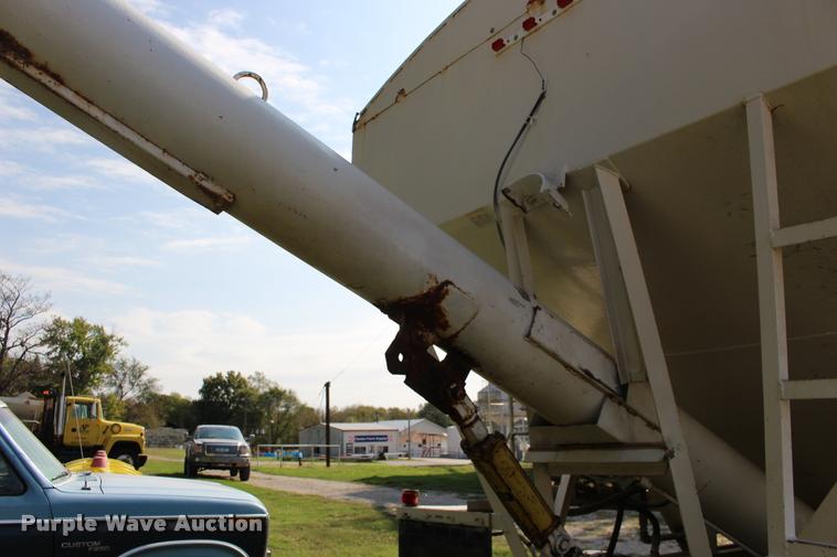 image for item DA4265 1987 Chevrolet C7500 tender truck