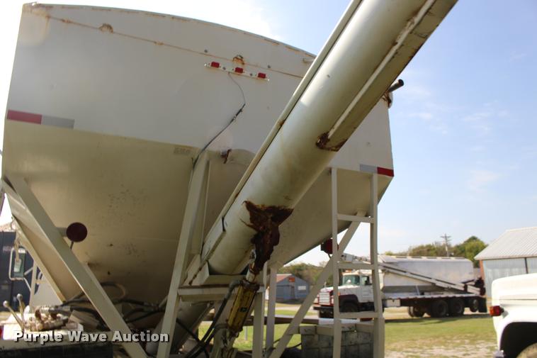 image for item DA4265 1987 Chevrolet C7500 tender truck