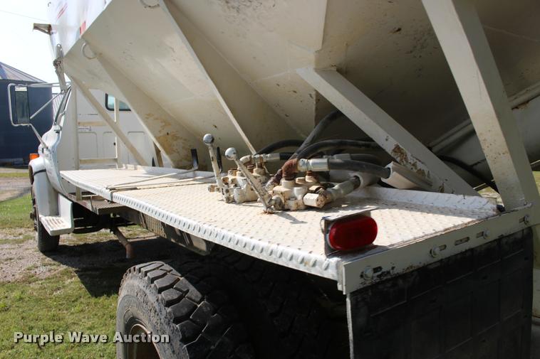 image for item DA4265 1987 Chevrolet C7500 tender truck