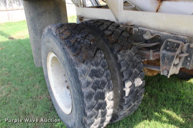 image for item DA4265 1987 Chevrolet C7500 tender truck