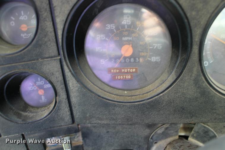 image for item DA4265 1987 Chevrolet C7500 tender truck