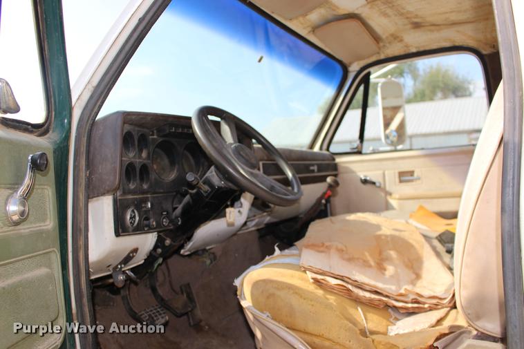 image for item DA4266 1982 Chevrolet C70 tender truck