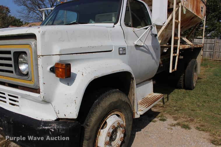 image for item DA4266 1982 Chevrolet C70 tender truck