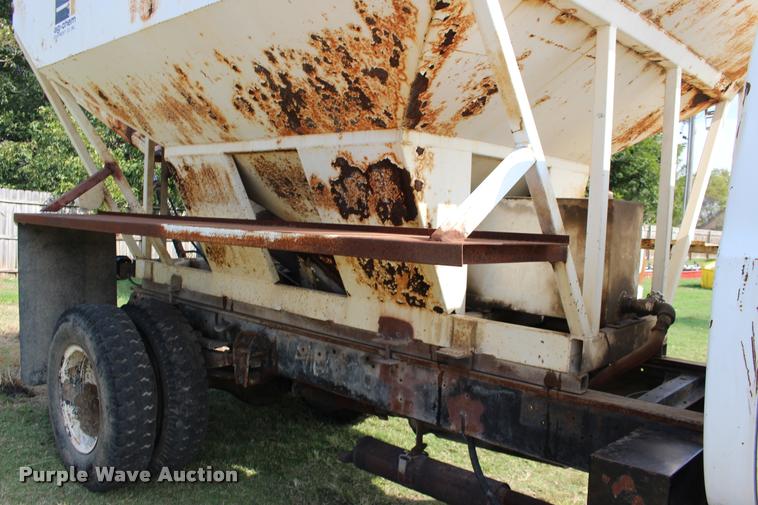 image for item DA4266 1982 Chevrolet C70 tender truck