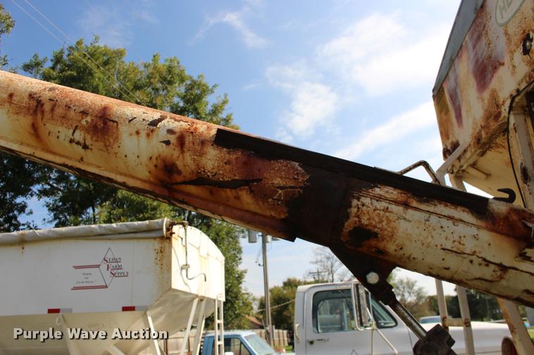 image for item DA4266 1982 Chevrolet C70 tender truck