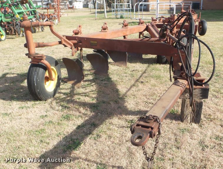 image for item DA5059 International 800 10 bottom plow