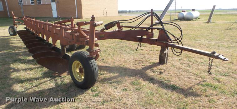 image for item DA5059 International 800 10 bottom plow