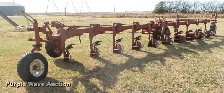 image for item DA5059 International 800 10 bottom plow