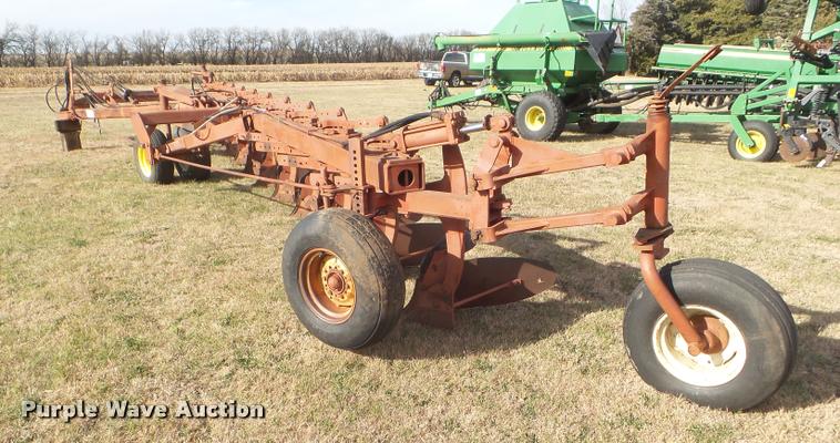 image for item DA5059 International 800 10 bottom plow