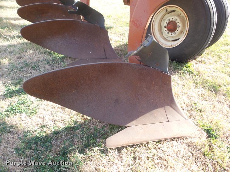 image for item DA5059 International 800 10 bottom plow
