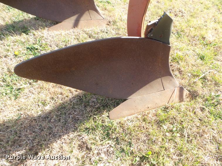 image for item DA5059 International 800 10 bottom plow