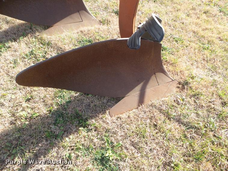 image for item DA5059 International 800 10 bottom plow