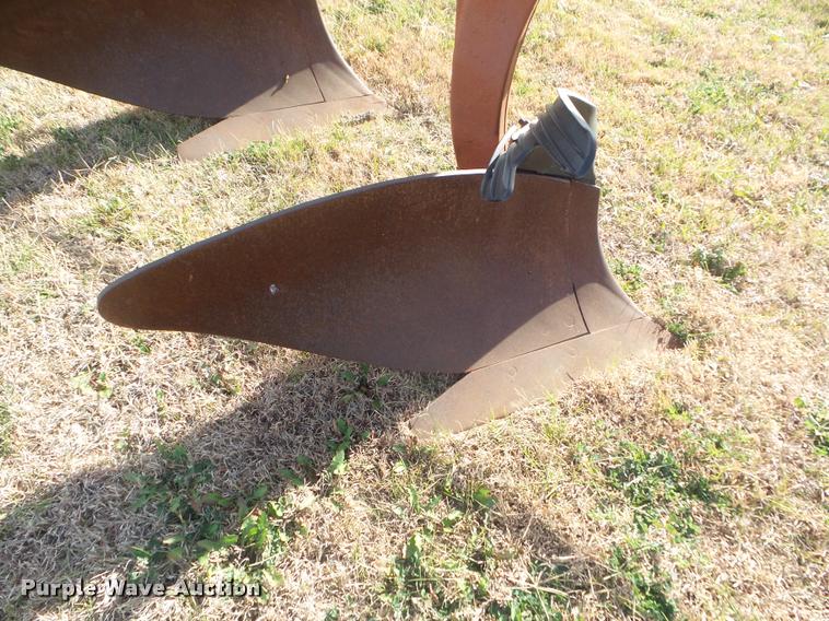 image for item DA5059 International 800 10 bottom plow