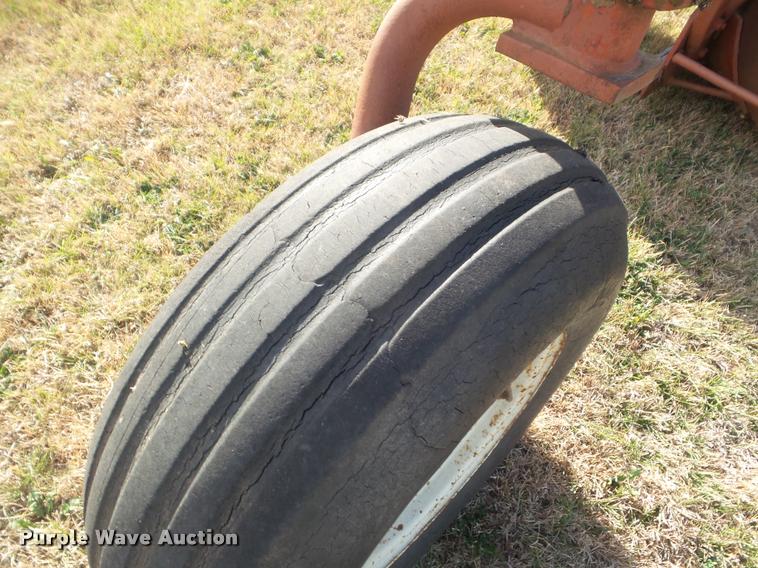 image for item DA5059 International 800 10 bottom plow