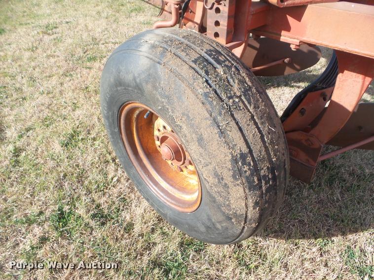 image for item DA5059 International 800 10 bottom plow