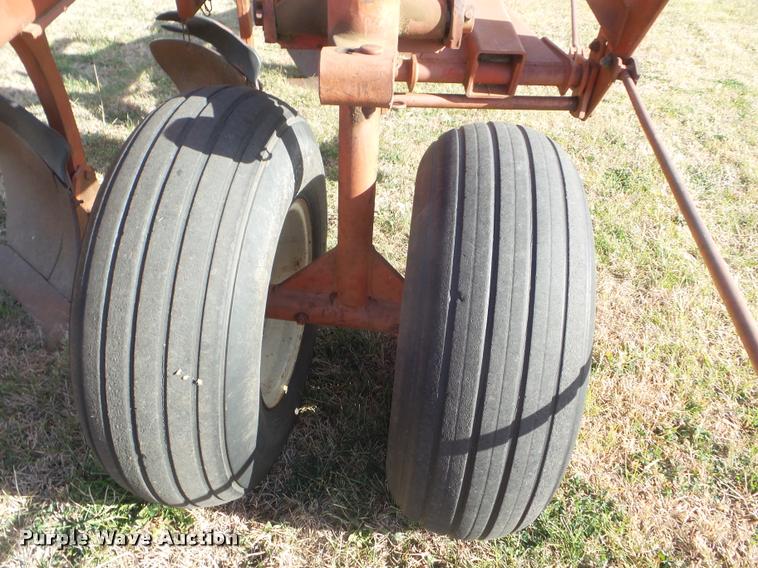 image for item DA5059 International 800 10 bottom plow