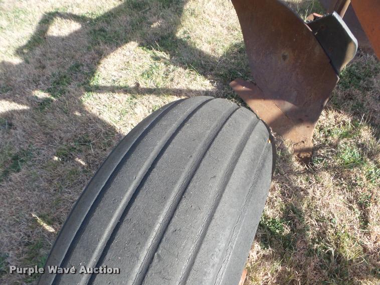 image for item DA5059 International 800 10 bottom plow