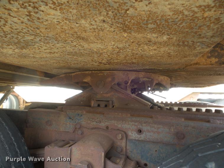 image for item DA5061 1977 Fruehauf FBB8-17-26 dry van trailer