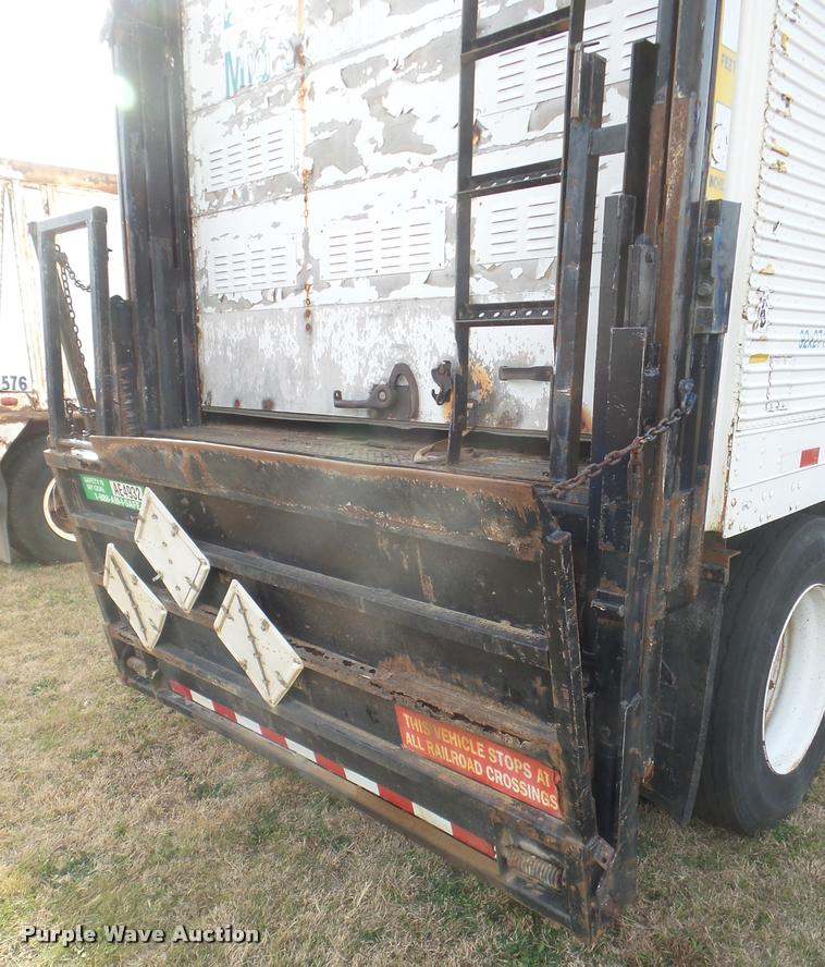 image for item DA5061 1977 Fruehauf FBB8-17-26 dry van trailer