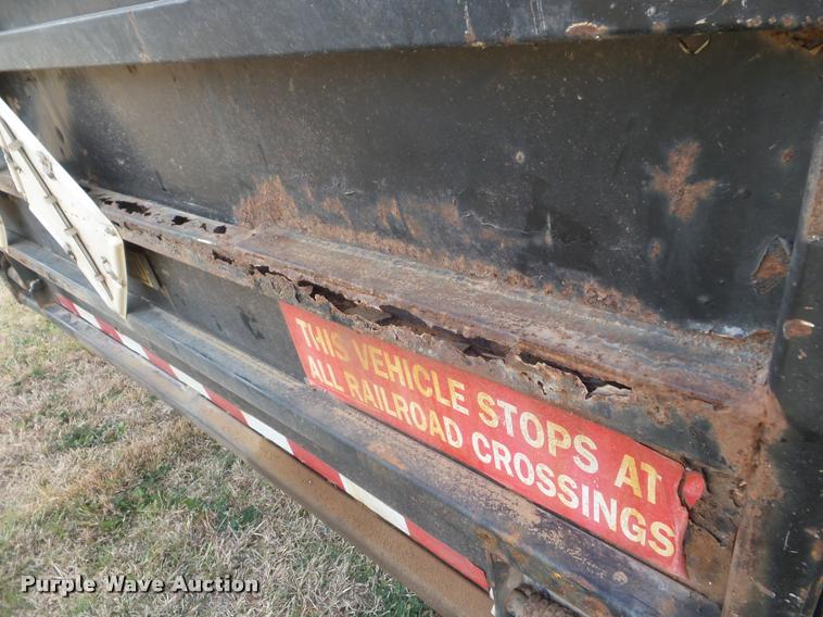 image for item DA5061 1977 Fruehauf FBB8-17-26 dry van trailer