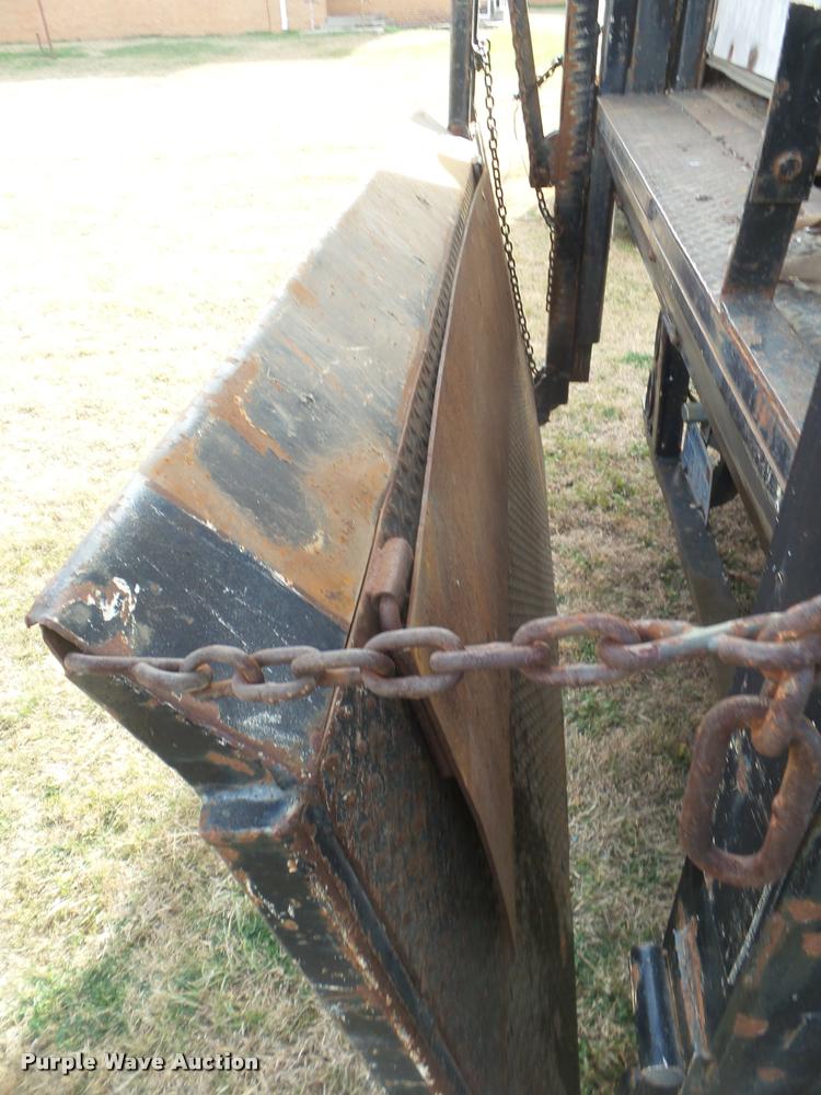 image for item DA5061 1977 Fruehauf FBB8-17-26 dry van trailer