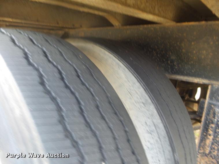 image for item DA5061 1977 Fruehauf FBB8-17-26 dry van trailer