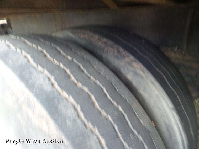 image for item DA5061 1977 Fruehauf FBB8-17-26 dry van trailer