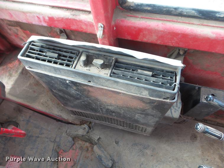 image for item DA5062 1975 Versatile 800 4WD tractor